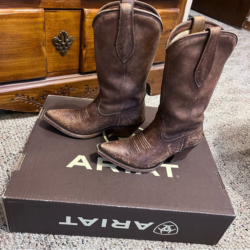 Ariat women’s Josefina distressed western boots.